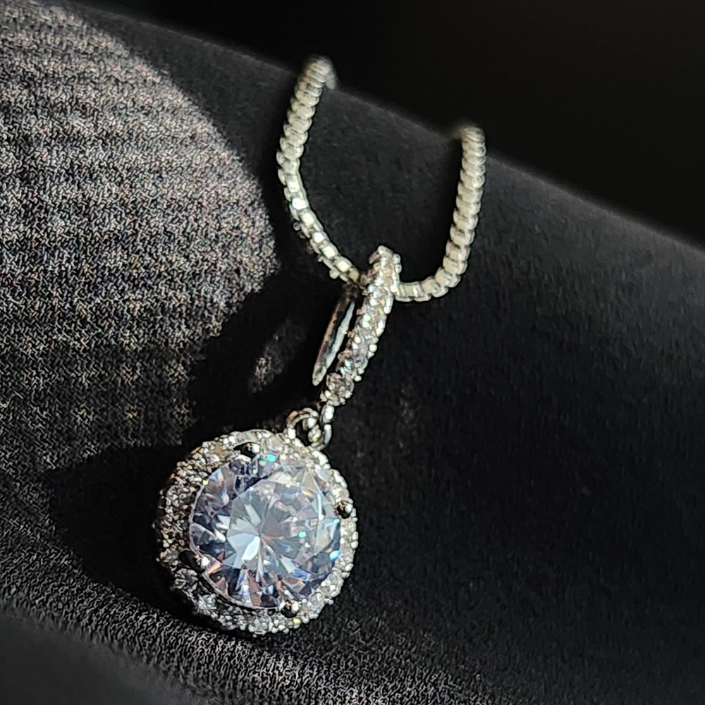 Shiny Round Diamond Pendant2 Necklace